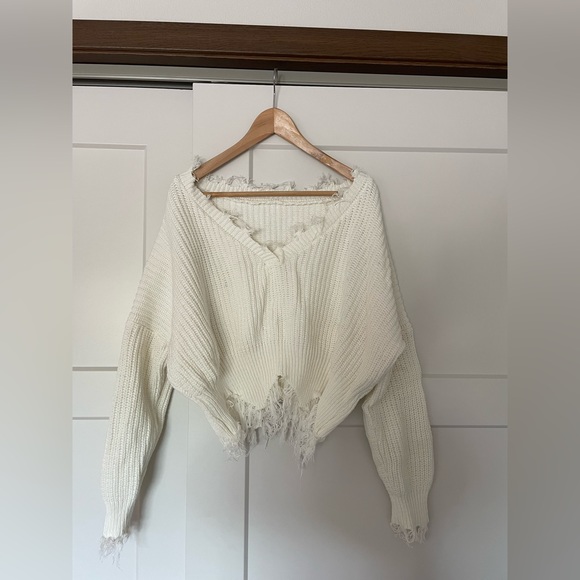 Fun white sweater - Picture 1 of 4